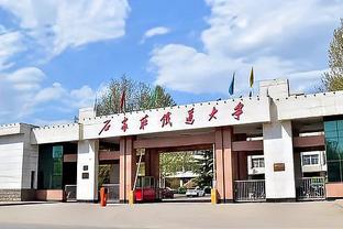 梅努本场数据：10次对抗7次成功，3次解围，2次抢断